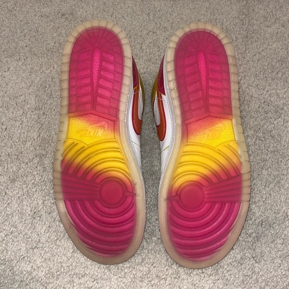 Air Jordan 1 Mid Edge Glow (GS) - Picture 7 of 14